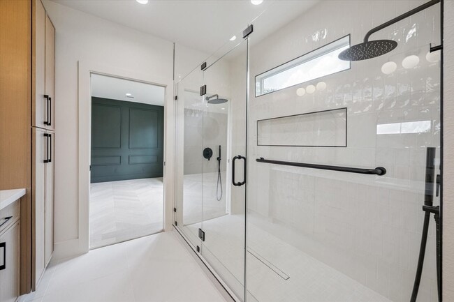 Building Photo - 3709 Brookwoods Dr