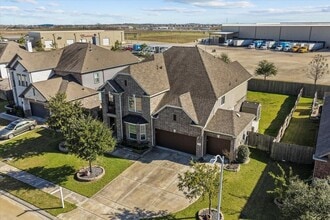 Building Photo - 13814 Russell Ct