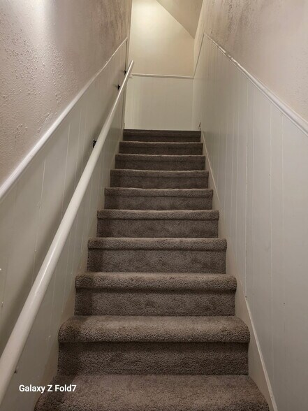 Building Photo - 5209 Warren Ave