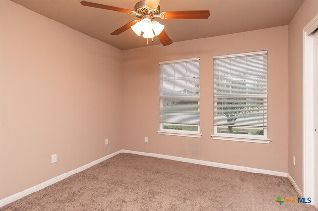 Building Photo - 704 W Gemini Ln