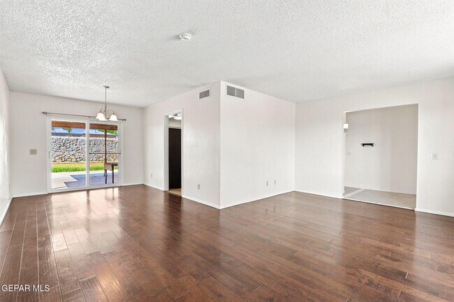 Building Photo - 6621 Mesa Grande Ave