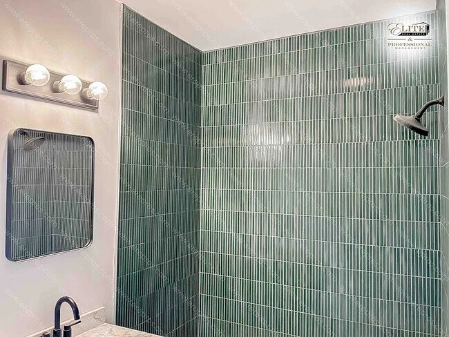 Building Photo - Charming Pet-Friendly 2BR Home with Fenced Yard & Modern Amenities in Flint!