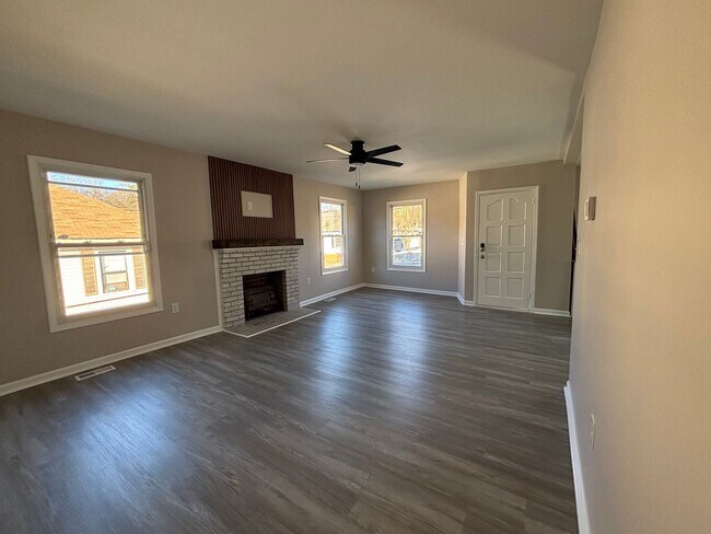 Building Photo - Beautifully Renovated 3BR / 2BA Bungalow in Gastonia