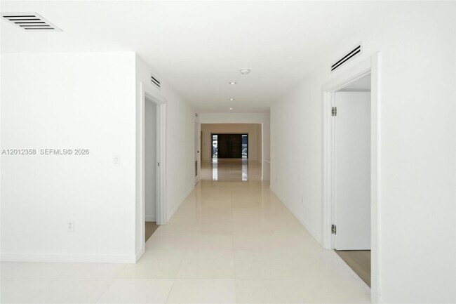 Building Photo - 120 NE 49th St
