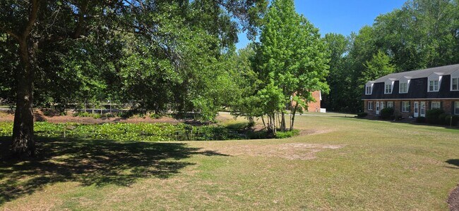 Building Photo - River Bend #20
