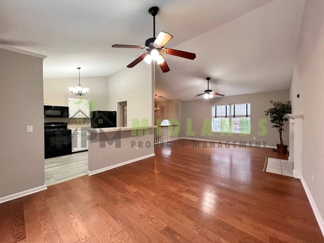 Building Photo - 844 Bentley Dr