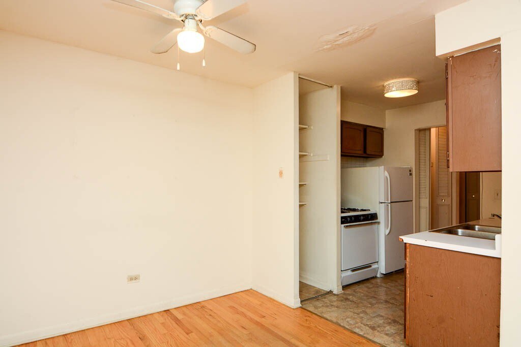 Building Photo - 515 W Briar Pl