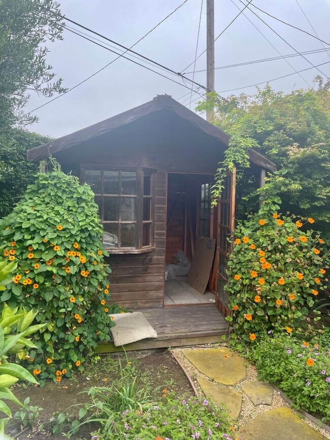 Building Photo - Carpinteria 3 Bedroom House - Available Au...