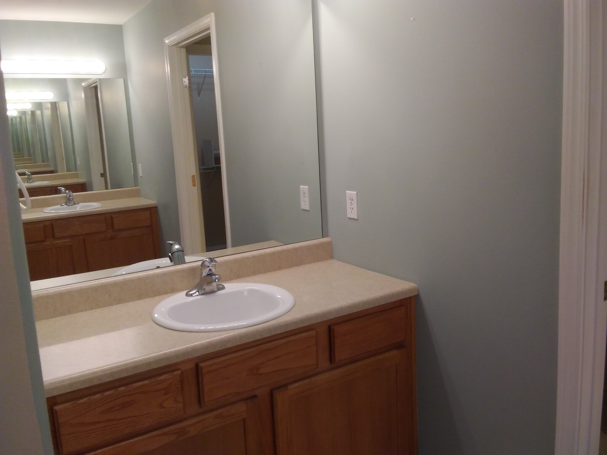 Master Double Sinks - 3013 N Fremont Ave