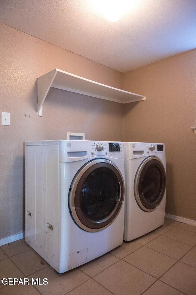 Building Photo - 12508 Tierra Cuervo Dr