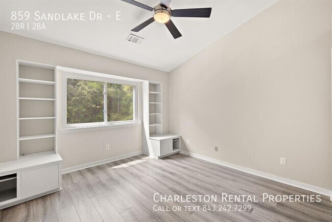 Building Photo - 859 Sandlake Dr