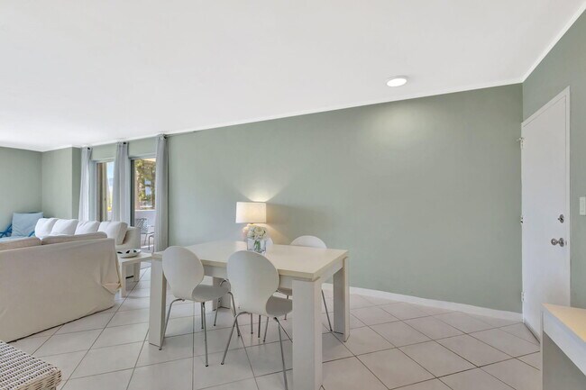 Building Photo - 2800 N Flagler Dr