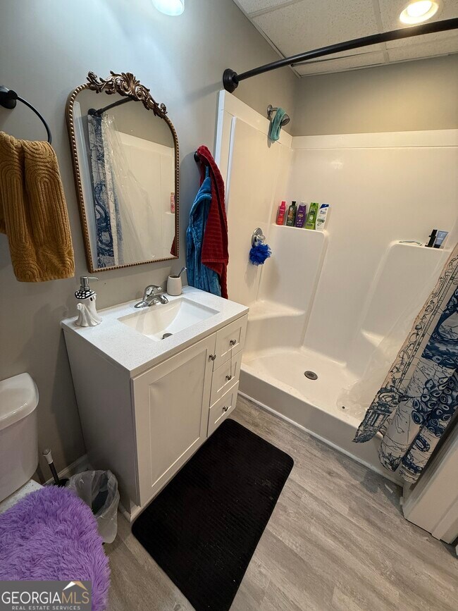 Building Photo - 305 Martin Cir