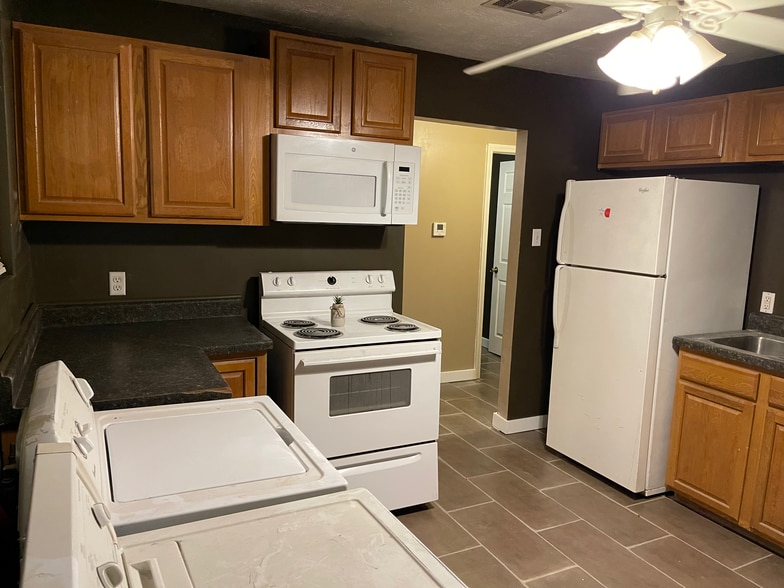 Kitchen - 2028 Levin St