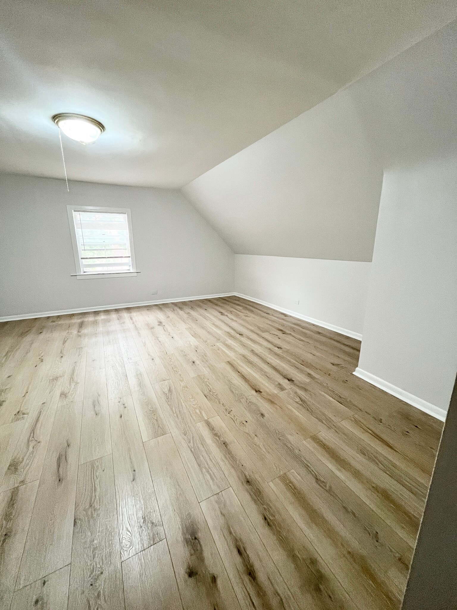 Building Photo - 3609 N Kedvale Ave