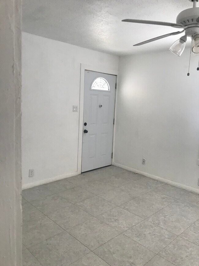 Building Photo - 3721 Bertram St