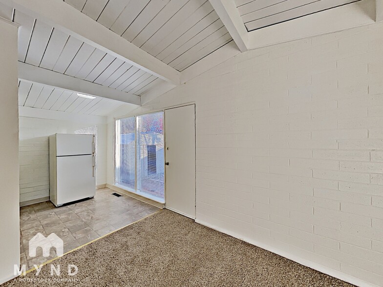 Building Photo - 942 Curti Dr