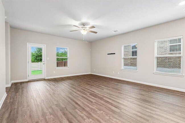 Building Photo - 616 Sigourney Wy