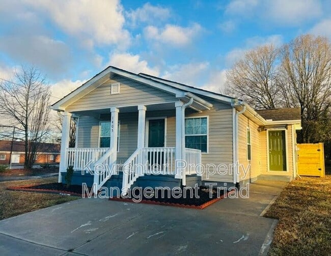 Building Photo - 1405 Leonard Ave