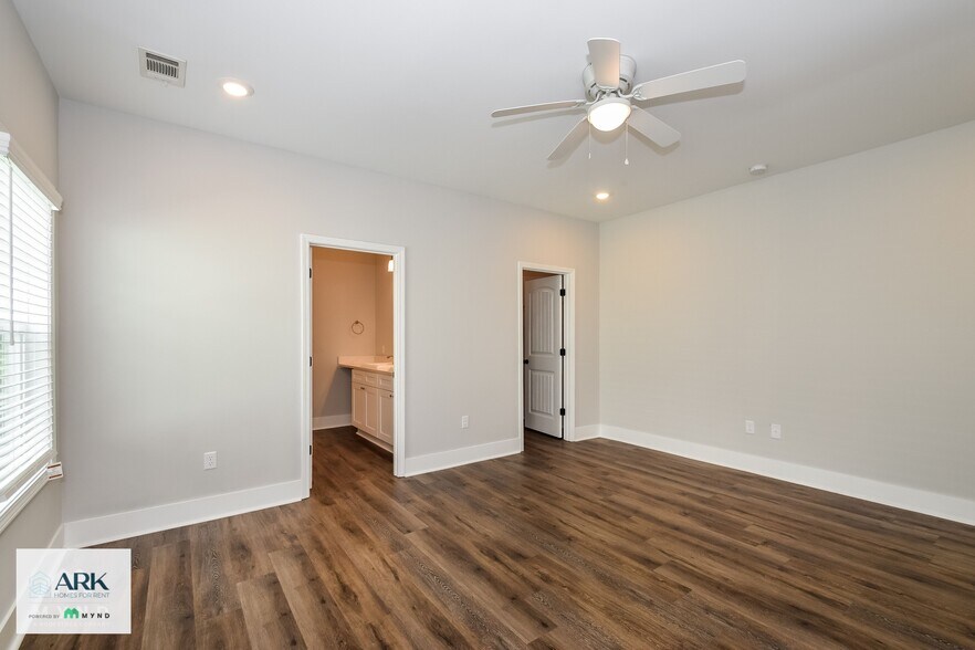 Building Photo - 21 Greyfield Dr