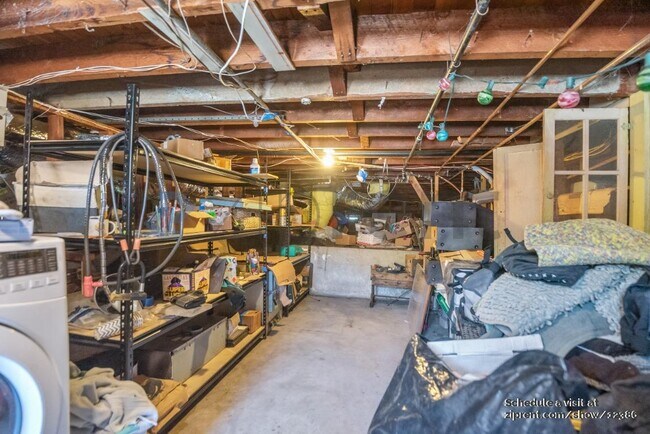 Building Photo - Unit