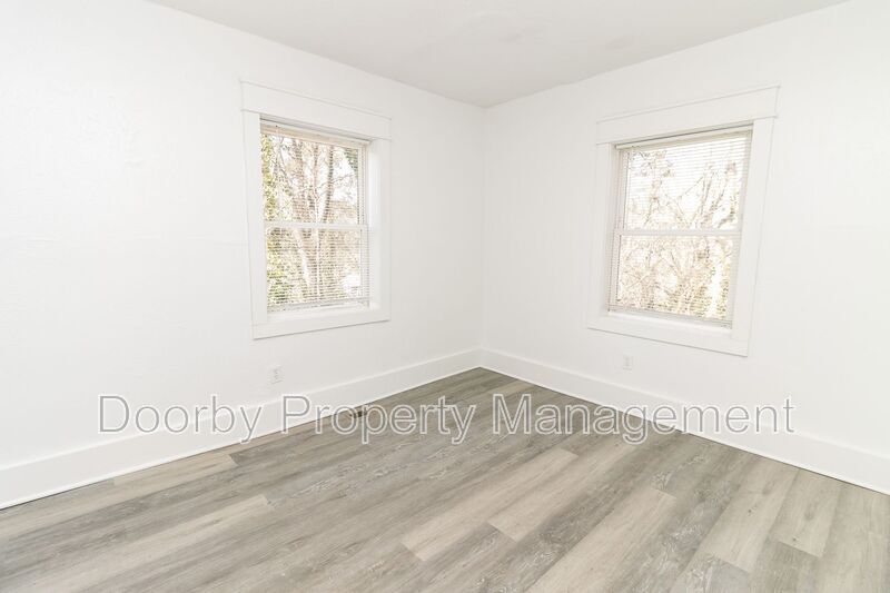 Building Photo - 1203 Rockway Dr