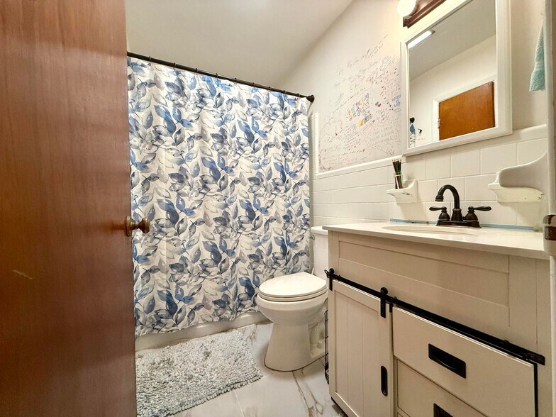 Building Photo - 1138 Crull Dr