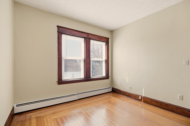 Building Photo - 984 York Ave