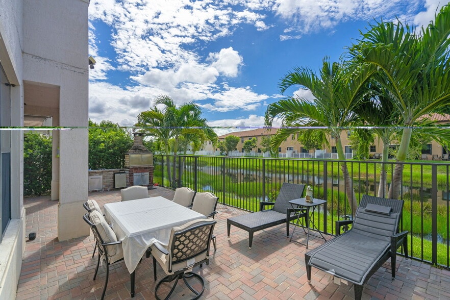 Building Photo - 3332 W 95th Ter