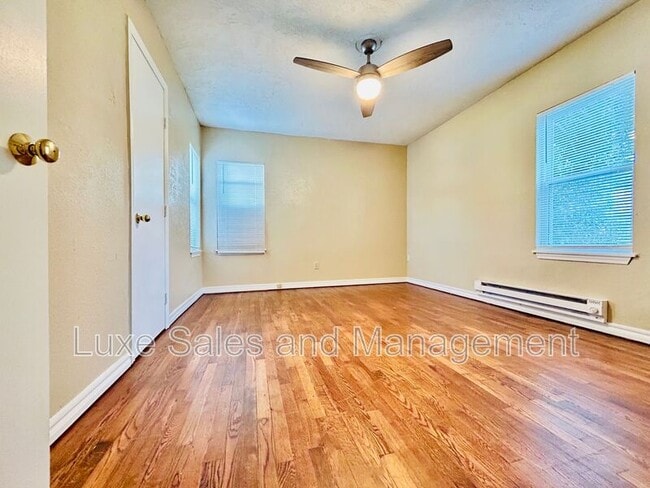 Building Photo - 421 E Showalter Dr