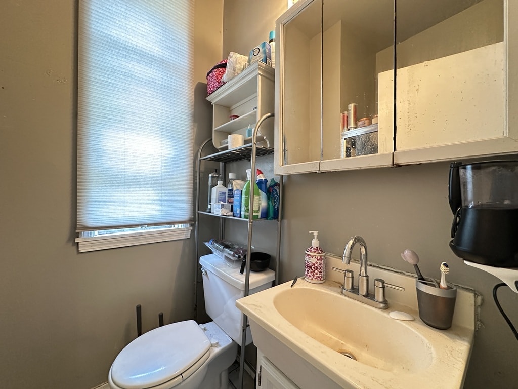 Building Photo - 2341 N Leavitt St