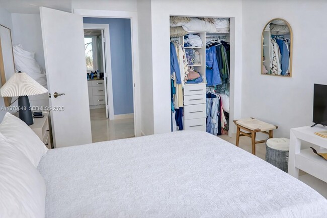 Building Photo - 1717 N Bayshore Dr