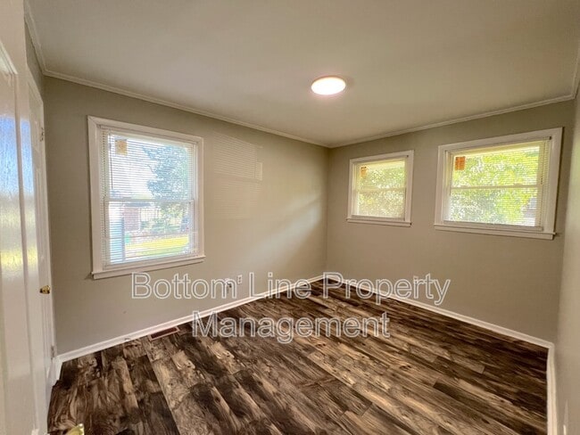 Building Photo - 1529 Newcastle St