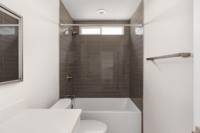 Building Photo - 2108 Rosewood Ave