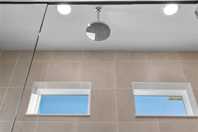 Building Photo - 1940 Sunshine Peak Dr