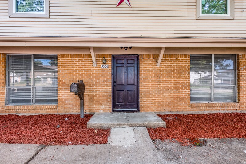 Building Photo - 3003 Harlan Dr