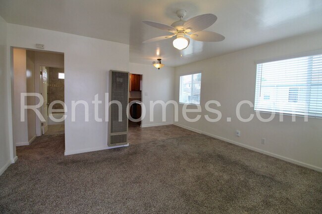 Building Photo - 2345 Comstock St