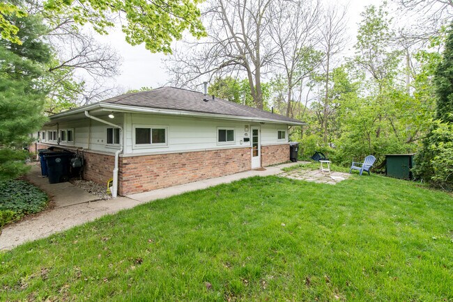 Building Photo - 413 S Revena Blvd