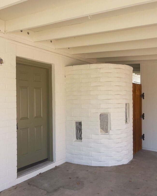 Building Photo - Freshly Updated Home In The Heart Of Tempe!