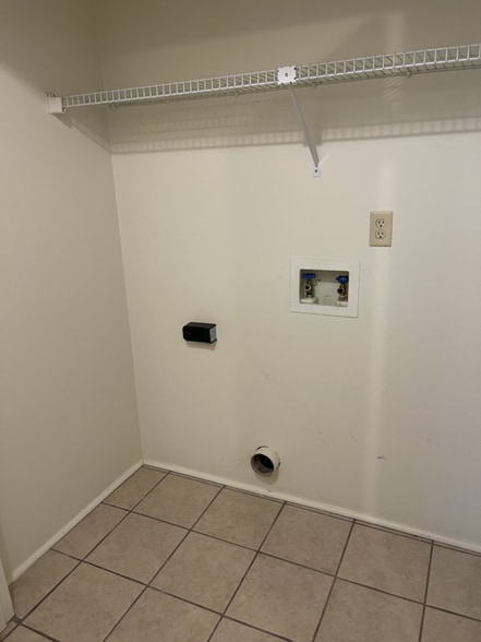 Building Photo - 3027 Yorktown Cir