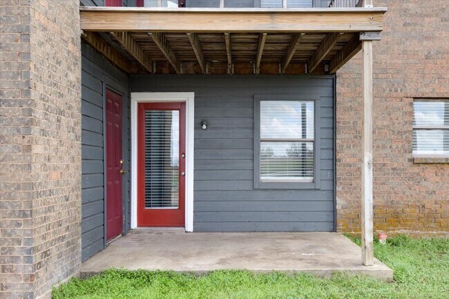 Building Photo - Beautifully Updated 1Bed / 1Bath Apartment Home