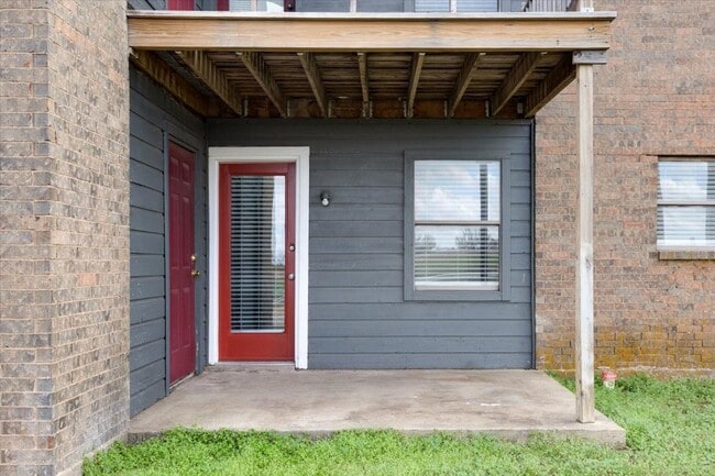 Building Photo - Renovated 1bed/1bath Apartment Home