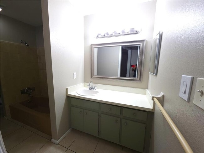 Building Photo - 4204 E Okara Rd