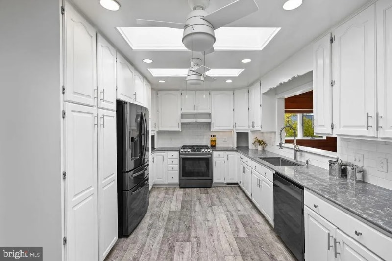 Building Photo - 5110 Flanders Ave