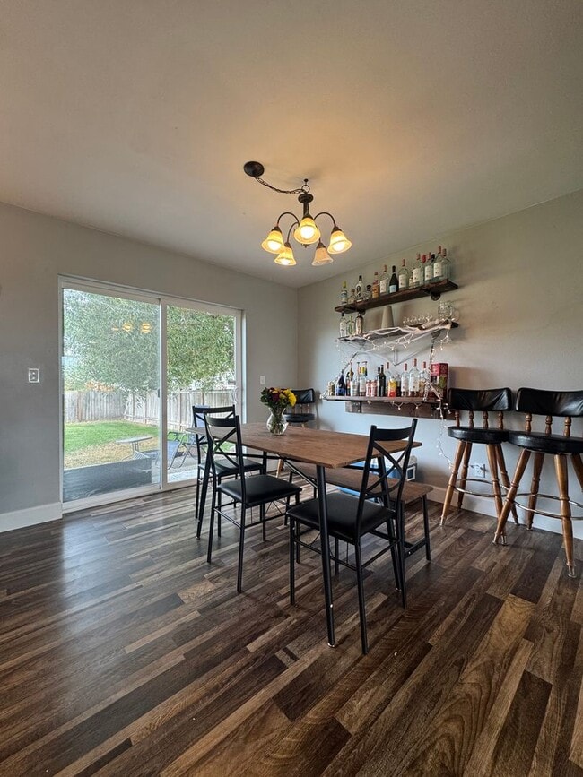 Building Photo - HUGE PET FRIENDLY Rental
