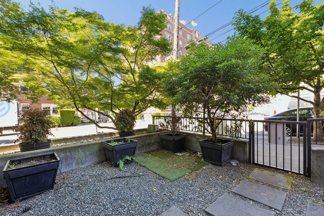Building Photo - 1620 Belmont Ave