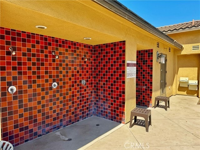 Building Photo - 10522 Poinsettia Ln