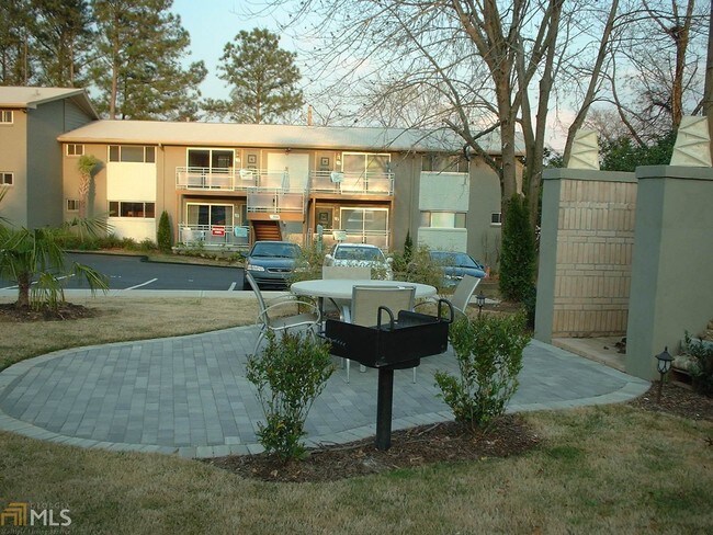 Building Photo - 3046 Briarcliff Rd NE