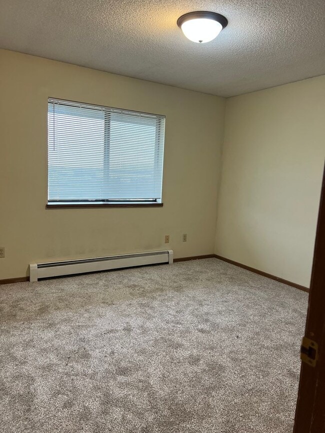 Building Photo - Tower Heights