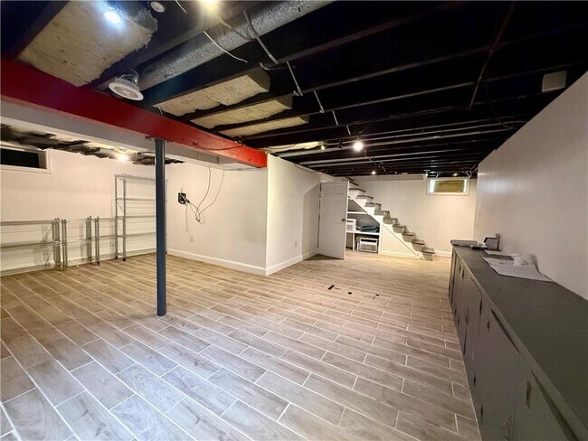 Building Photo - 112 4th St